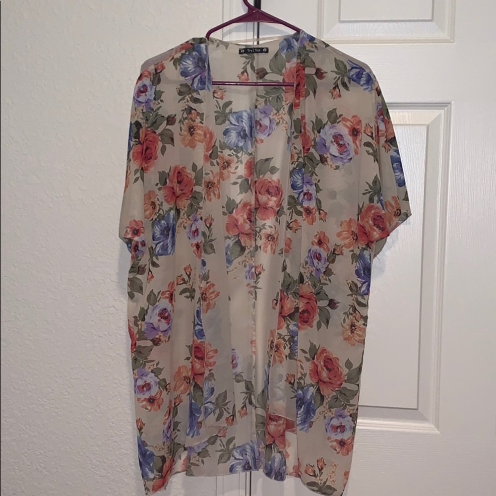 Adorable floral kimono